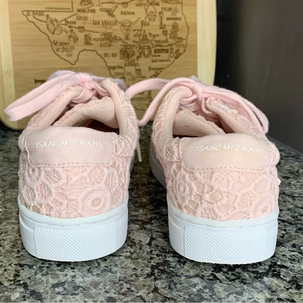 Isaac Mizrahi Imjina Pink Eyelet Sneakers Size 6.5
